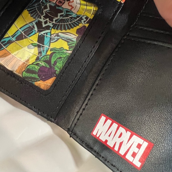 Marvel Comic Wallet - Picture 2 of 9